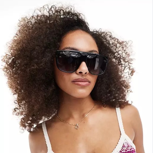 Quay No Curfew Oversized Shield Black Polarized Sunglasses NEW with Hard Case - Picture 3 of 16